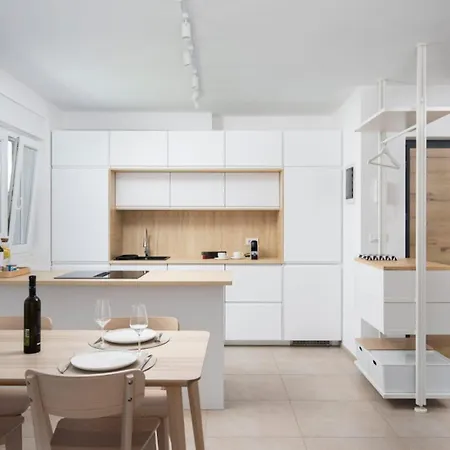 Apartment Nest & Work Retreat *
