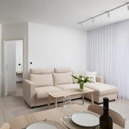Nest & Work Retreat Apartment *