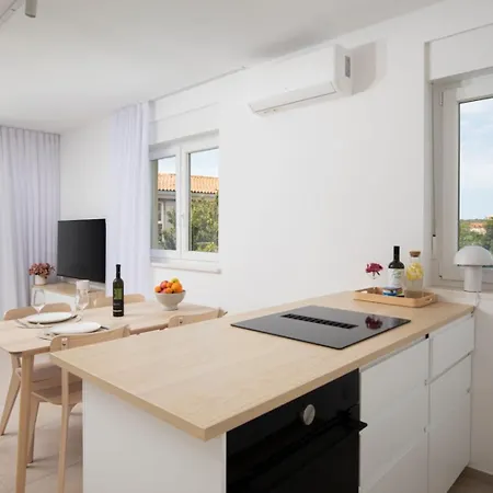 Apartment Nest & Work Retreat *
