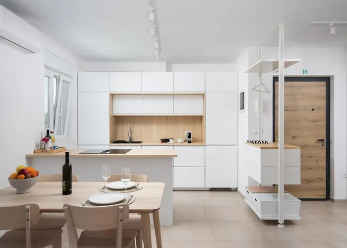 Apartment Nest & Work Retreat *