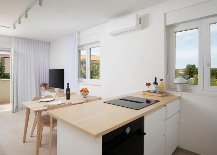 Apartment Nest & Work Retreat *