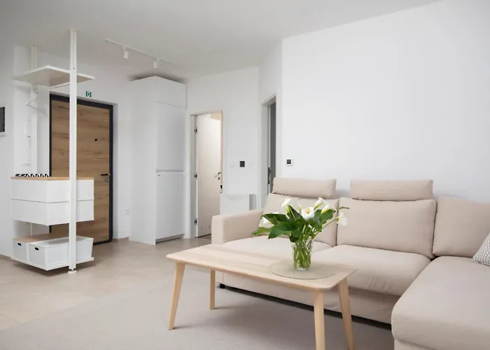 Nest & Work Retreat Пула